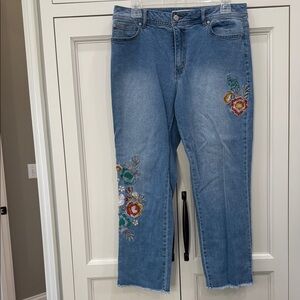 Cato Floral Embroidered Denim Jeans hi-Rise Size 10 light Med Wash. Raw Hem